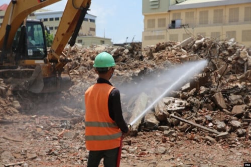 សេវាកម្មវាយកំទេចអាគារ និងគ្រឿងចក្រ