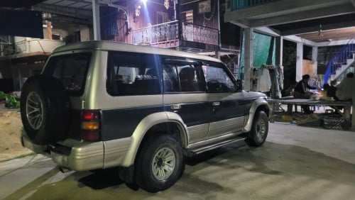 ឡានលក់បន្ទាន់ឡានចង្កូតស្តាំ