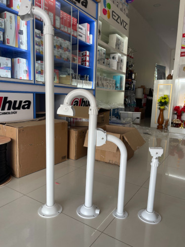 ជើ់ងកាមេរ៉ាសុវត្ថិភាព នឹង​ប្រអប់កាមេរ៉ា