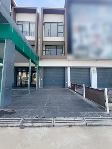 ផ្ទះអាជីវកម្មសម្រាប់លក់បន្ទាន់ តម្លៃក្រោមទីផ្សារ ស្ថិតនៅលើបណ្តោយផ្លូវជាតិ2 (រូបភាពផ្ទះគំរូ)