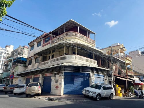 ផ្ទះកែងសំរាប់ជួល នៅបឹងកេងកង2 | Shophouse corner for rent in BKK2