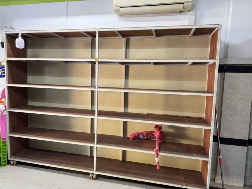 ចង់លក់ធ្នើរដាក់ឥវ៉ាន់ 3ម*2ម  នៅថ្មីស្អាត