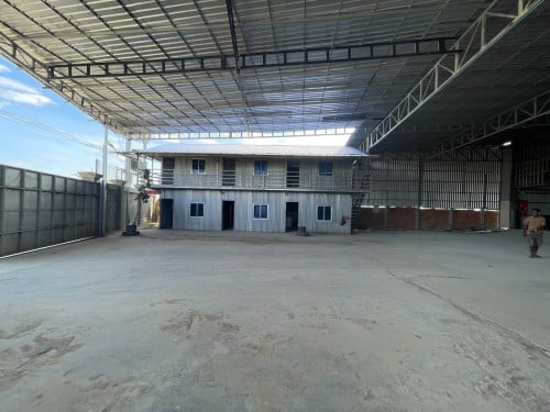 ឃ្លាំងជួលនៅអង់ស្នូលផ្លូវជាតិលេខ4