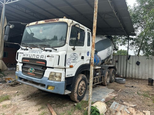 ឡានក្រឡុកសុីម៉ង 8 គីប