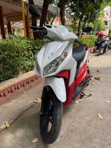 ចង់លក់ម៉ូតូ click 2010