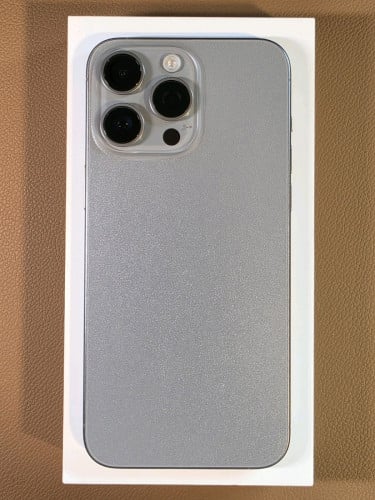 លក់បន្ទាន់ iPhone 15 Pro Max នៅស្អាត99% ស៊ីម2