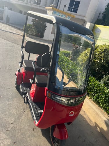 កង់បីអគ្គិសនីម៉ាក Taiyo មកពីប្រទេសជប៉ុន ដែលមានចម្ងាយបើកបរ 50 គីឡូម៉ែត្រ។