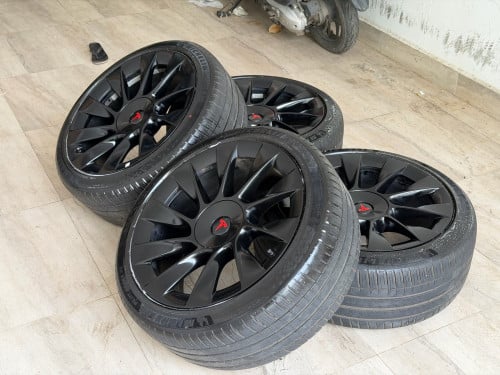 យ៉ាន់ Tesla Model y original 95-97%