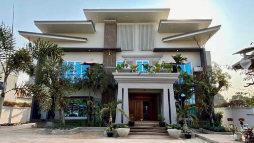 Villa 7-Bedroom for Rent