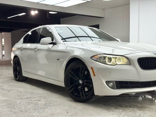 Bmw 528i សុីន​មួយ​ជុំ​