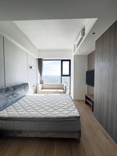 Brand New Studio Vue Aston