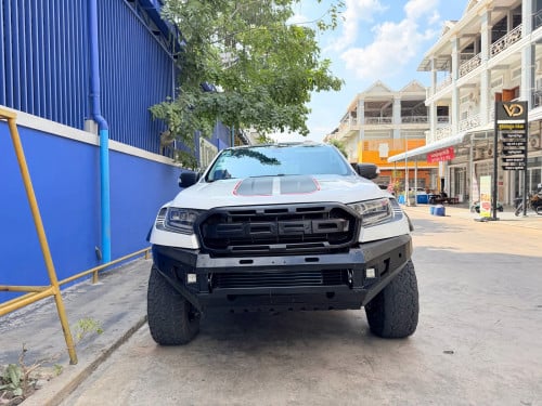 Ford XLT up to raptor (នៅសល់គ្រឿងហ្សីុន)