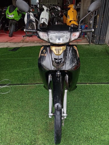 honda dream 024​ ម៉ាស៊ីន​តាន់​ ដៃ​ជេីង​សាណុំ​​ 1700$ បងប្អូន​ចង់​ទិញ​ដាច់​ វ៉ៃ​ដូរ​ បង់​រំលស់​បាន