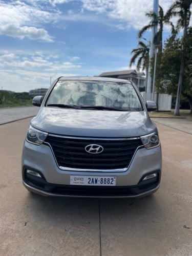 HYANDAIY 2019 Full option ក្នុងលឿង ប្រភេទឡានរកចំណូលបាន ឡានមូល អត់បុកប៉ះ អត់កាត់ត