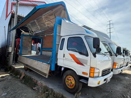 Hyundai 3.5 ឡេីង​ 5តោន​ ទូរបេីកស្លាប