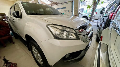 ISUZU MU-X 2015 (4x4) Diesel Urgent Sale!!!