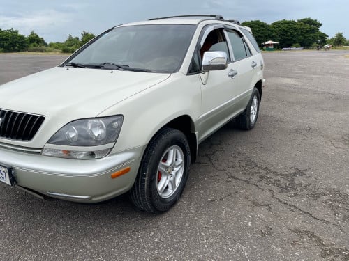 Lexus 300 ប៉ុង1 ម៉ាញ៉ែត MC 11900$