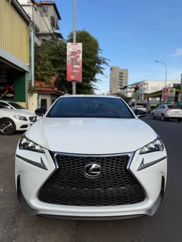Lexus Nx200t 2016F-Sport ពណ៍សក្នុងឆៀរីហ្សុីន  ប៉េតុង5ប៉ុង2