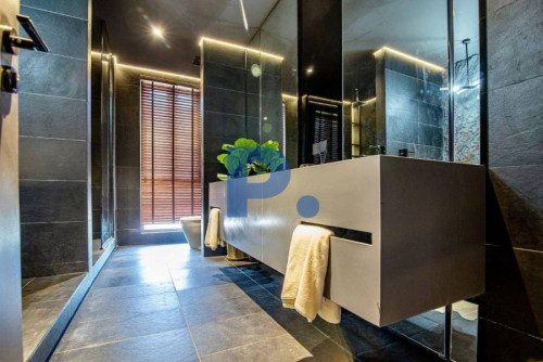 Luxurious 2 Bedrooms Condo for RENT with Gym and Swimming Pool