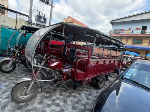 Medium-sized TUKTUK