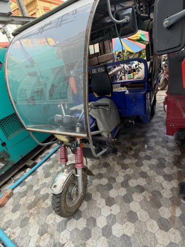 Medium-sized TUKTUK