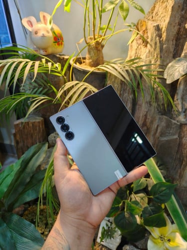 Samsung galaxy Z fold 6/ram12/256G/(ក្រុមហ៊ុនសុីម2)