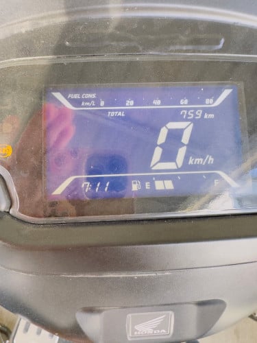 ម៉ូតូជិះផ្ទាស់ខ្លួន