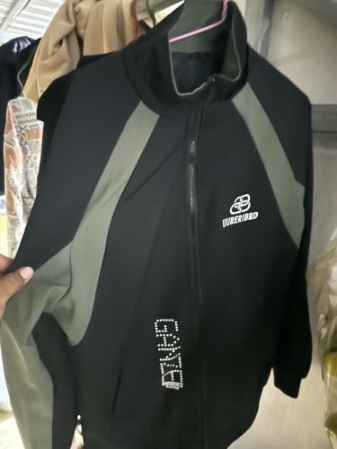 អាវ​ក្រៅ​ទិញ​ហើយ​មិន​ទាន់​បាន​ពាក់​ចង់​លក់​វិញ​