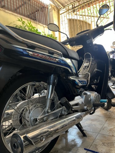 ម៉ូតូសាណុំសុីន