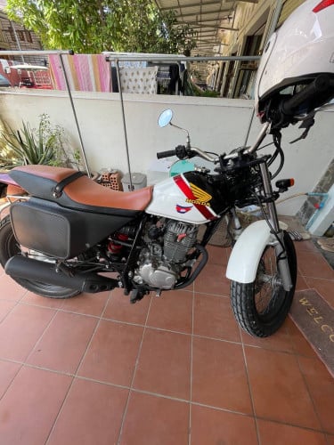 លក់ម៉ូតូដូរសារីទិញក៏បានវ៉ៃដូរក៏បាននៅក្រដាសពន្ឋ។