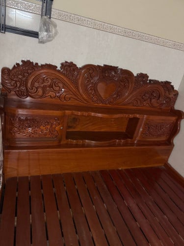 លក់ឈើបេងសុទ្ធកាលទិញ1800$លក់វិញ1200$ត្រូវដូរផ្ទះ1.8*2m