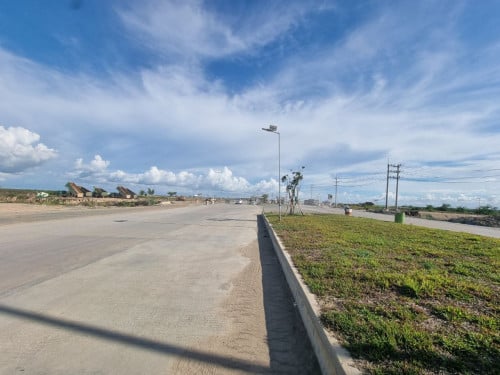 ដីកែង 3ផ្លូវ លក់ ជាប់ផ្លូវ80m ចូលព្រលានយន្តហោះថ្មី