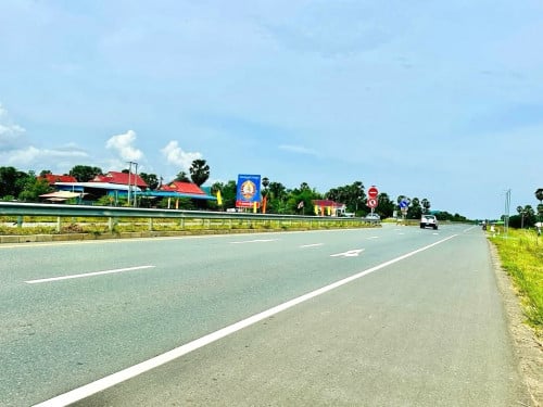 ដីលក់បន្ទាន់ជាប់ផ្លូវជាតិលេខ5