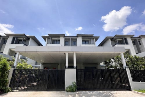 វីឡាភ្លោះ សម្រាប់លក់!! ក្នុងបុរីជីបម៉ុង 598 ខណ្ឌឫស្សីកែវ (ផ្លូវឯ.ឧ ជា សុផារ៉ា)