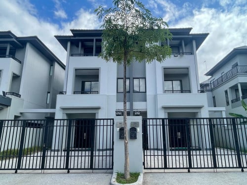 វីឡាភ្លោះ សម្រាប់លក់!!ក្នុងបុរីជីបម៉ុង 598 ខណ្ឌឫស្សីកែវ (ផ្លូវឯ.ឧ ជា សុផារ៉ា)