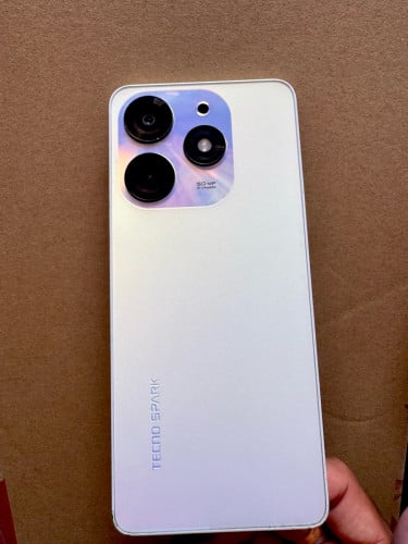 លក់ទូរសព្ទតម្លៃ 50 ដុល្លារ។