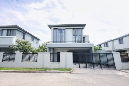 វីឡាឃ្វីនសម្រាប់លក់ & ជួល បុរី ជីបម៉ុង598 ជាសុផារ៉ាខណ្ឌប្ញស្សីកែវ