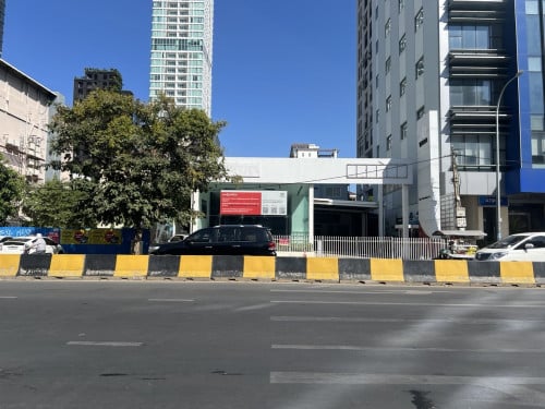 ផ្ទះអាជីវកម្មសម្រាប់ជួលលើផ្លូវធំ / Business House for rent on Main Road.