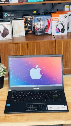 តម្លៃពិសេស​ជូនប្អូនៗសិស្សានុសិស្សយកទៅសិក្សា🫶🏻🫶🏻ស្តើងស្រាល. មាន Number pad🫶🏻