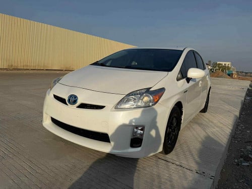 លក់ prius 011 option 3 ក្នុងលឿង ឡានស្អាត (ក្រដាស់ពន្ធ)