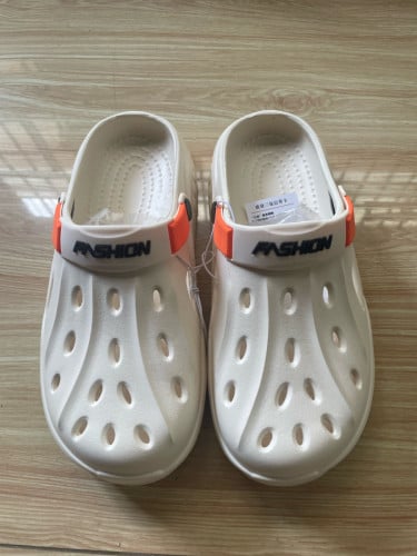 ស្បែកជើងថ្មី  size 38-39