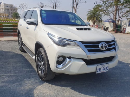 រថយន្តសម្រាប់ជួល Toyota Fortuner Daily, Weekly, Monthly, Yearly