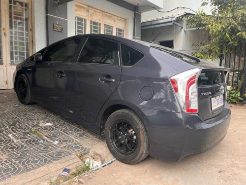 មហាថ្មី​ គីឡូតិច​ Toyota Prius 2014