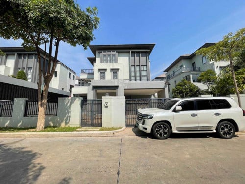 🏠 វីឡាឃ្វីនសម្រាប់លក់ក្នុងតម្លៃពិសេស នៅក្នុងបុរីជីបម៉ុងលែនម៉ាក ៦០ម៉ែត្រ