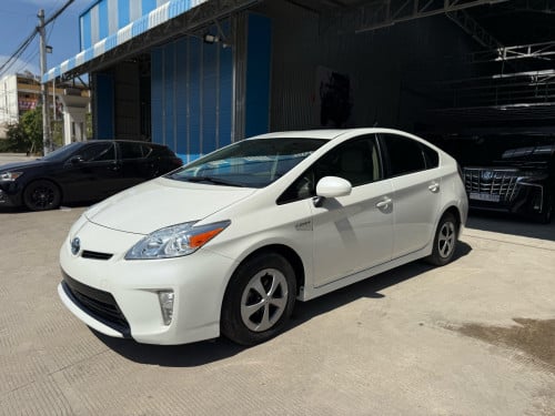 2013 Toyota Prius Option 3 ទើបរៀបចំហើយ