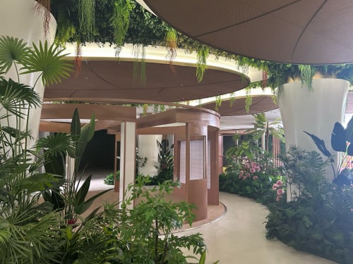 300$ per month, shop in mall Phnom Penh