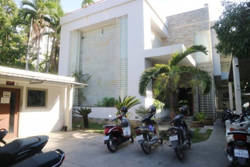 Big Land with Modern Villa for Sale in BKK Area