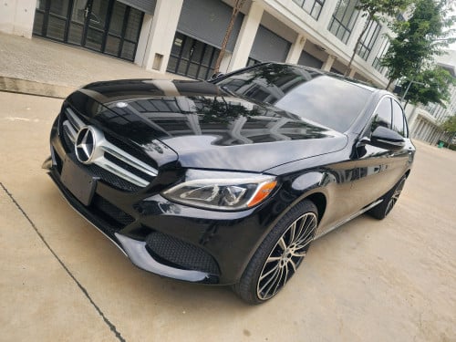 C300 ឆ្នាំ 2015 ឡានថ្មីអត់បុកប៉ះ)