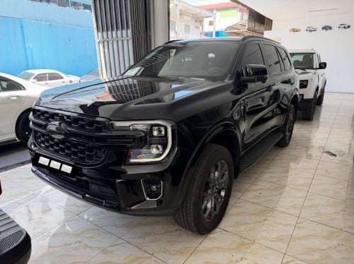 Ford Everest Titanium 2023🖤