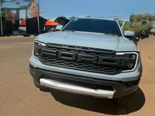 Ford Raptor 2025 ម៉ាស៊ីន​ម៉ាស៊ូត​ ម្ចាស់​ដើម​ទី​មួយ​ ប្រេី​បាន​1មុឺនគីឡូជាង